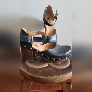 Korks heel clogs size 7 black